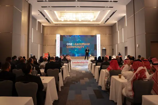Ali Shaki on the stage durin The first Diaverum Saudi Arabia Leadership Forum 